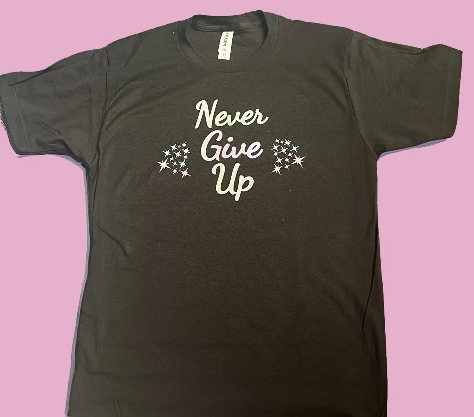 Never Give Up - Graphic T-shirt